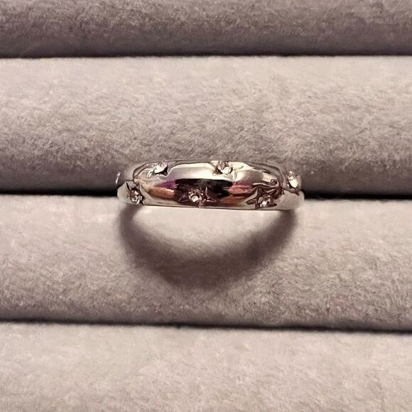 NEW Silver Tone Diamond Crystal Ring - Picture 1 of 4